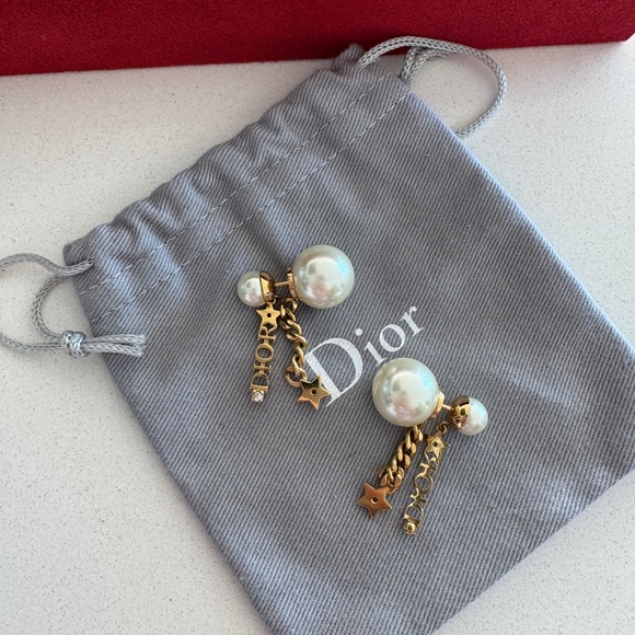 Dior Pearl Earings - Picture 1 of 3
